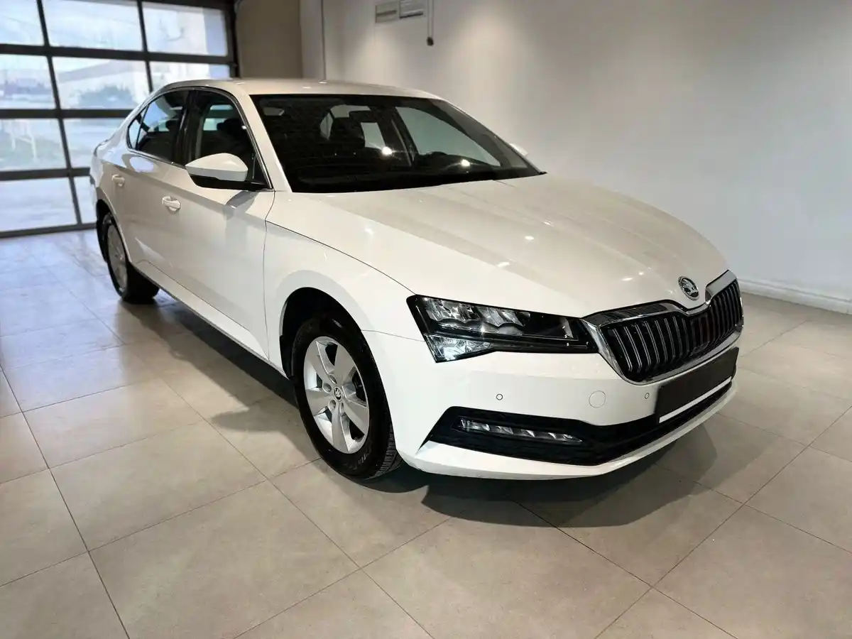 Skoda Superb в наличии по цене от 2 388 000 рублей