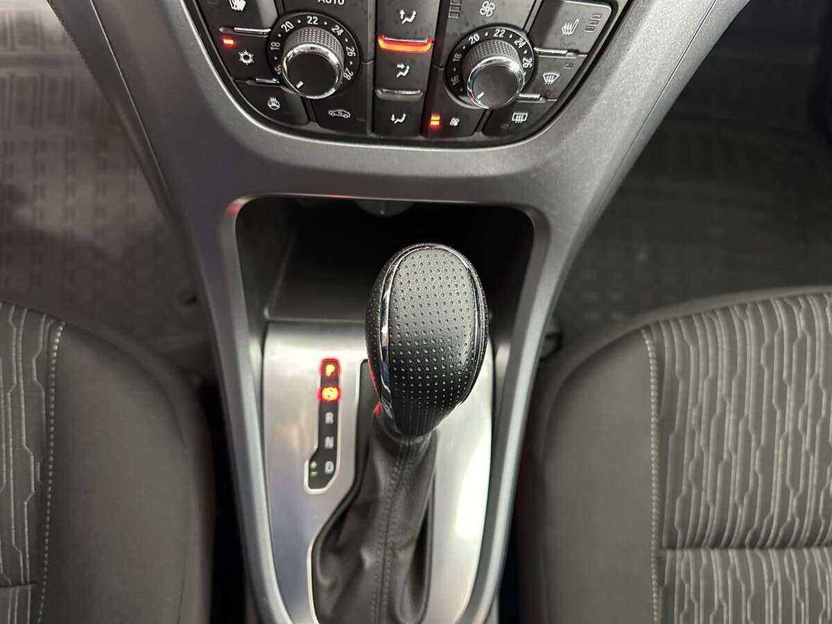 Опель Астра б/у, 2013, Автоматическая. Фото: #9