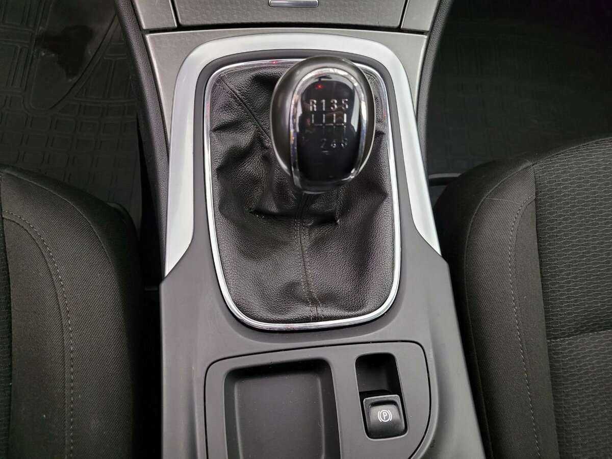 Опель Инсигния б/у, 2013, Механическая. Фото: #12