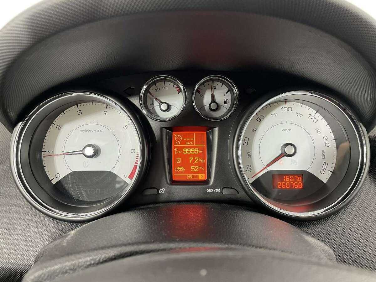 Пежо 408 б/у, 2016, Механическая. Фото: #10