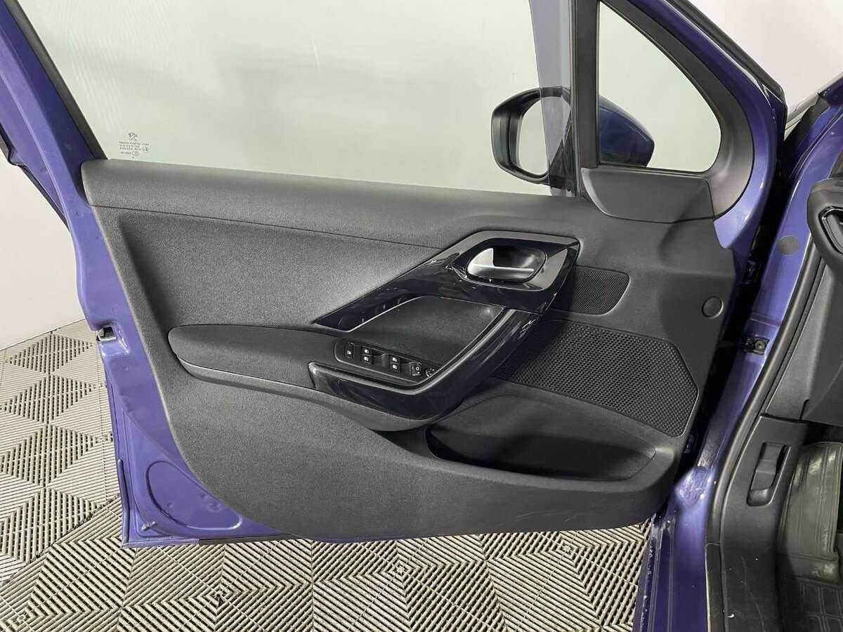 Пежо 208 б/у, 2014, Автоматическая. Фото: #7