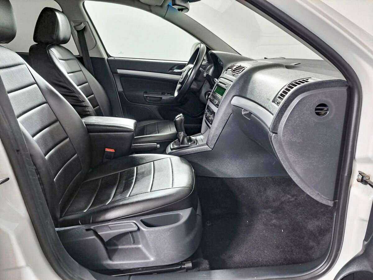 Шкода Октавия б/у, 2012, Механическая. Фото: #8