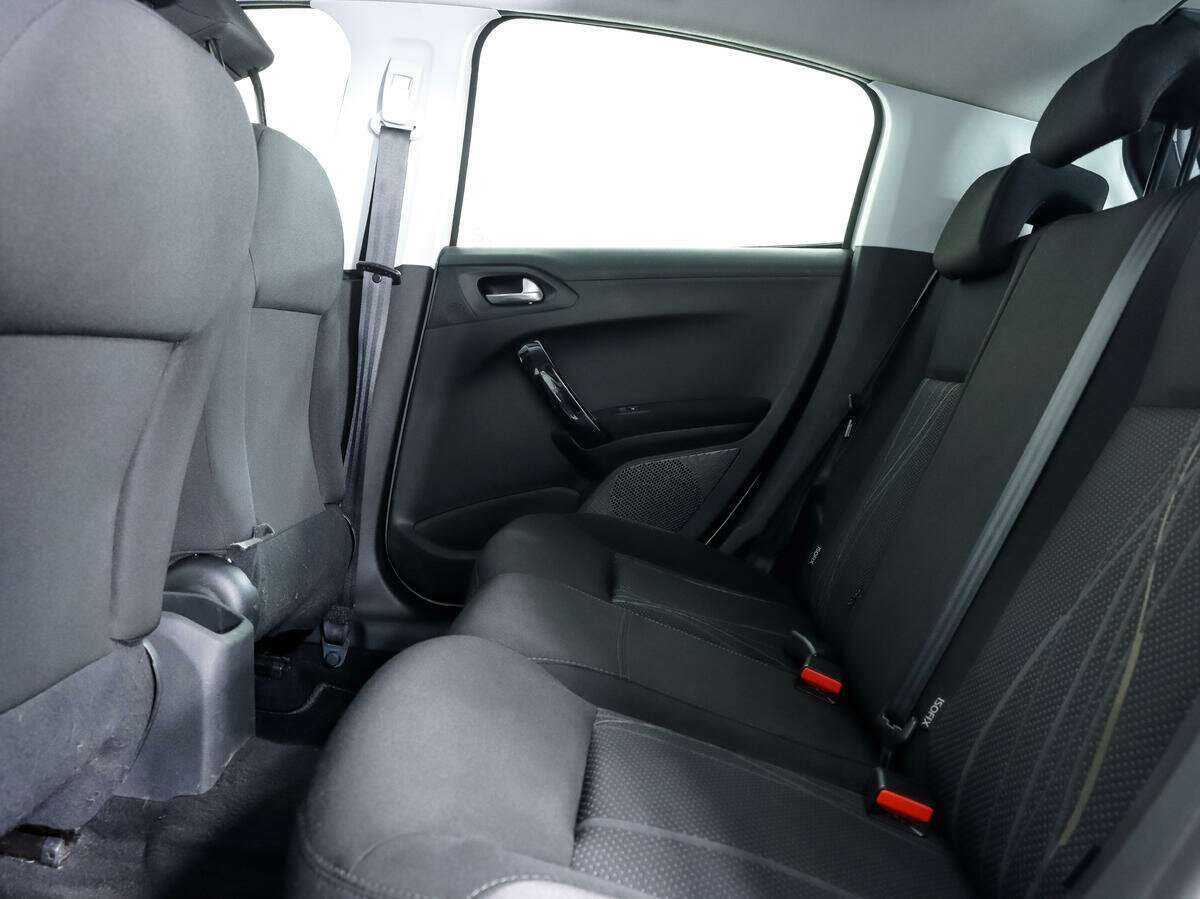 Пежо 208 б/у, 2013, Автоматическая. Фото: #10