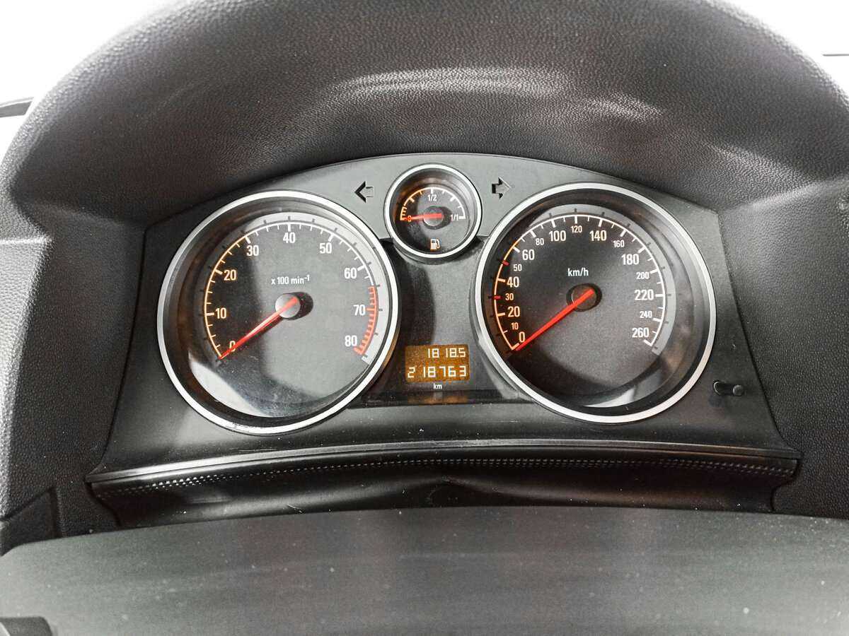 Опель Астра б/у, 2013, Механическая. Фото: #10