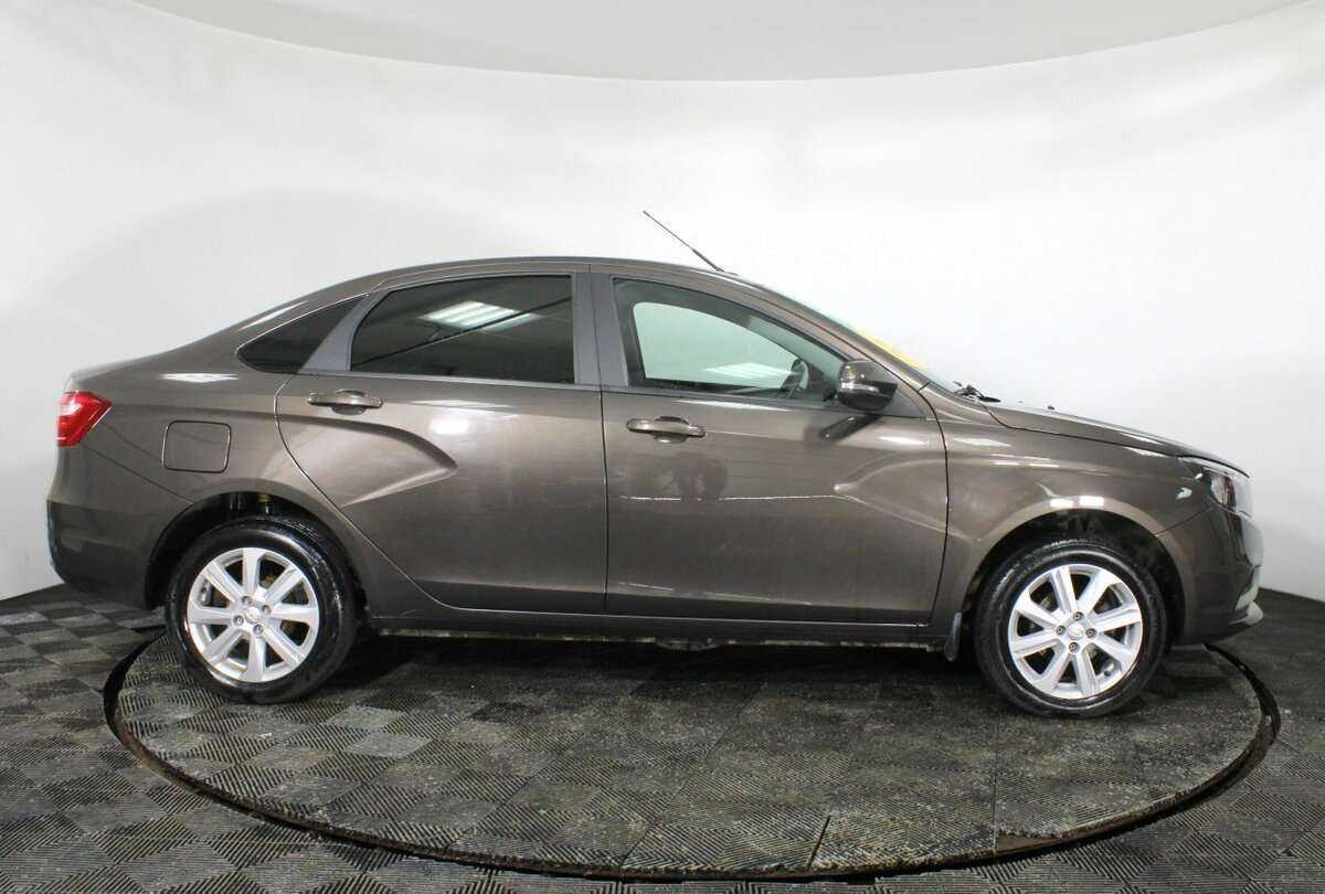 Лада (ВАЗ) Веста б/у, 2022, Механическая. Фото: #1