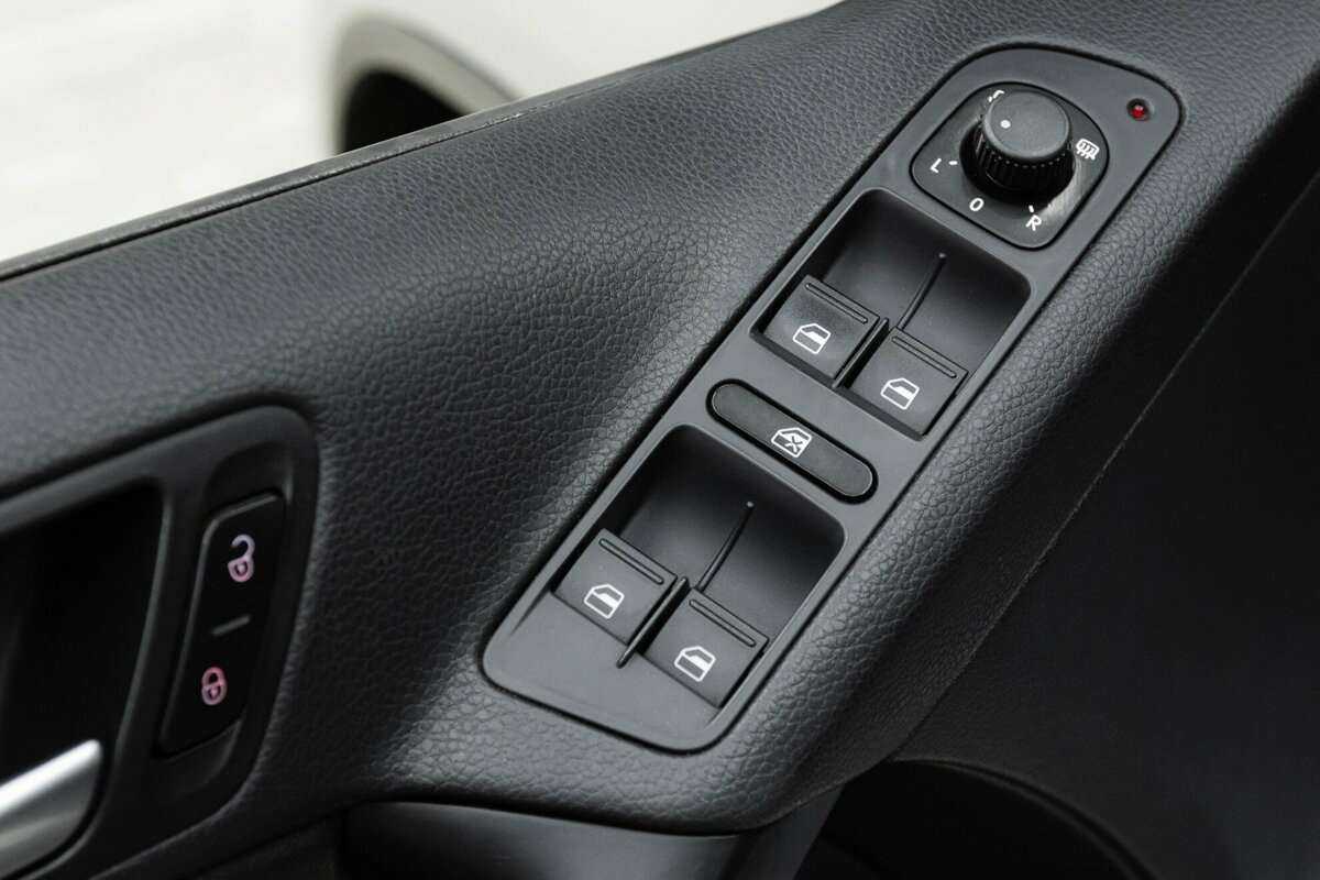 Фольксваген Тигуан б/у, 2013, Автоматическая. Фото: #6