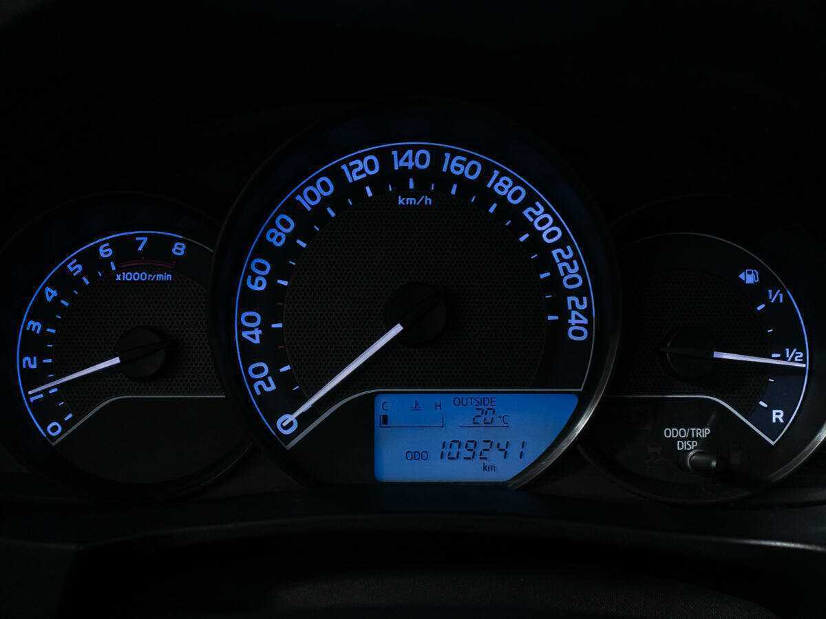 Тойота Королла б/у, 2015, Механическая. Фото: #11