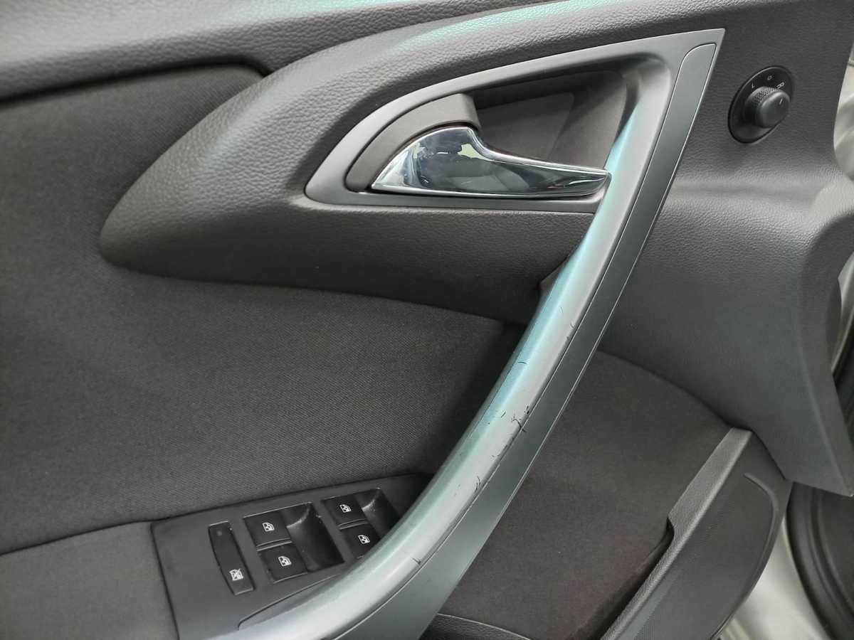 Опель Астра б/у, 2012, Механическая. Фото: #14