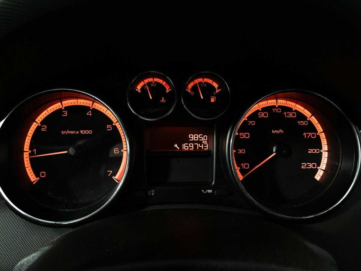 Пежо 408 б/у, 2013, Механическая. Фото: #11