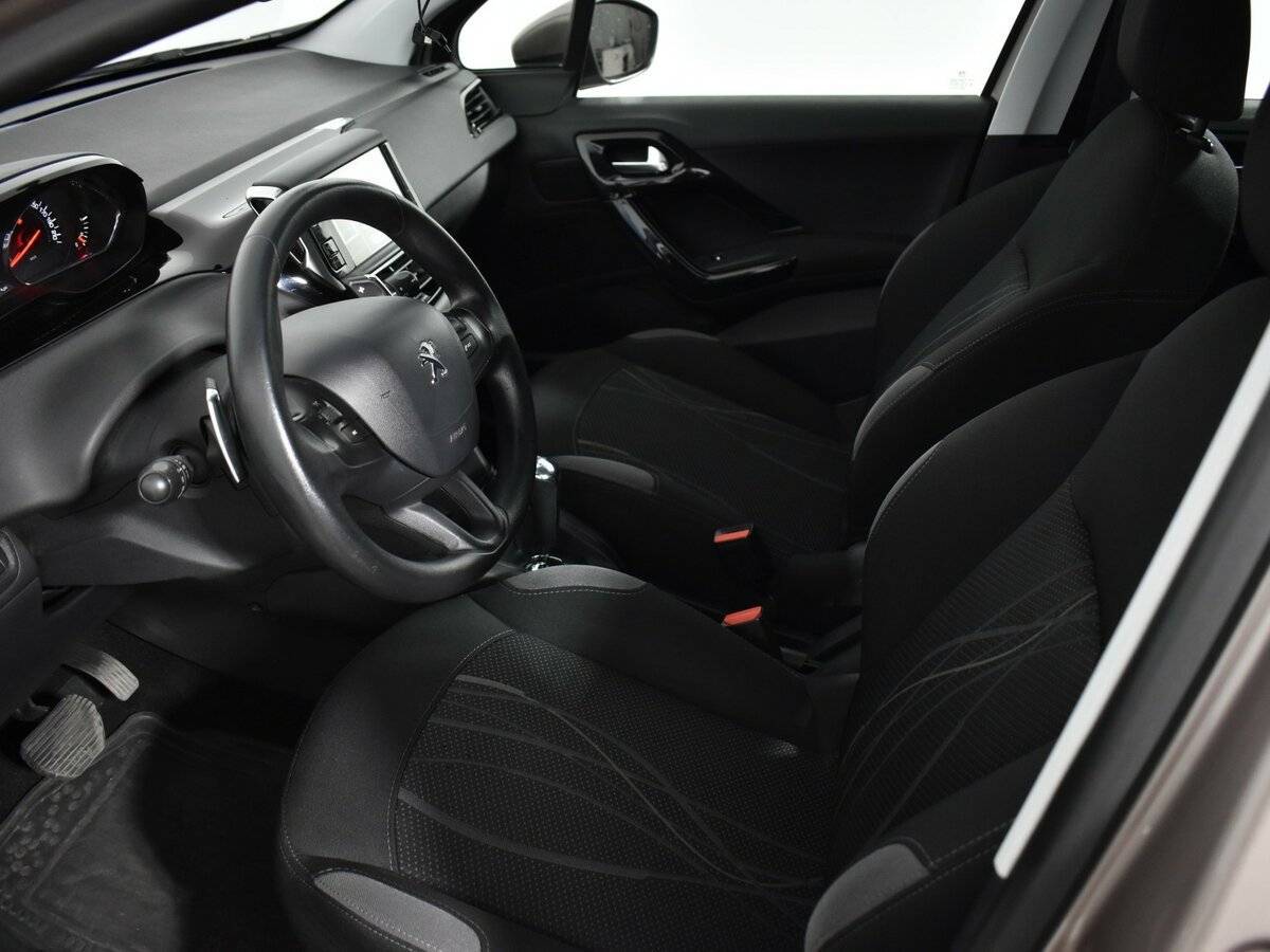 Пежо 208 б/у, 2014, Роботизированная. Фото: #8