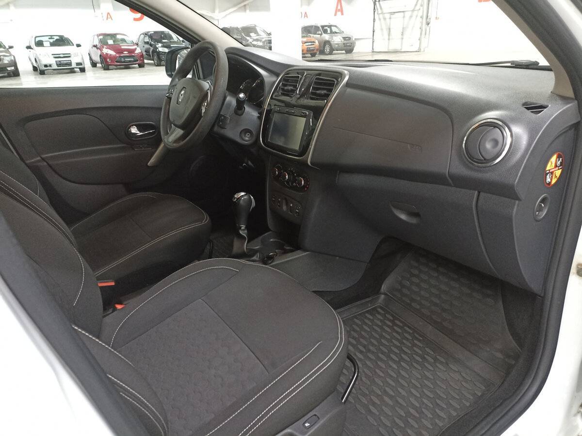 Рено Логан б/у, 2017, Автоматическая. Фото: #10