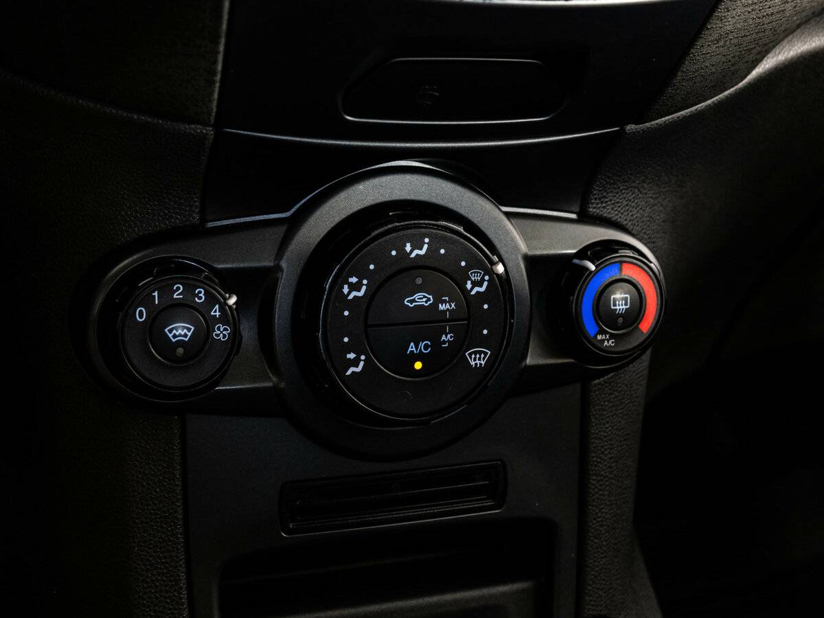 Форд Фиеста б/у, 2016, Роботизированная. Фото: #10