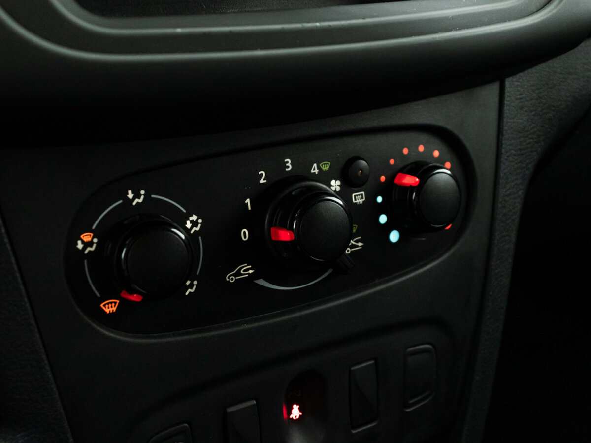 Рено Логан б/у, 2019, Механическая. Фото: #13