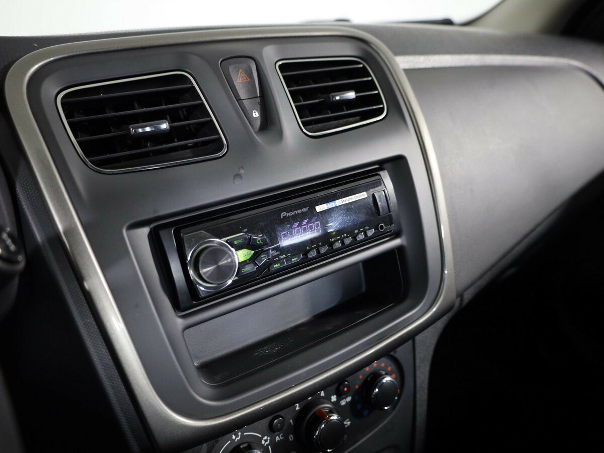 Рено Логан б/у, 2015, Механическая. Фото: #17