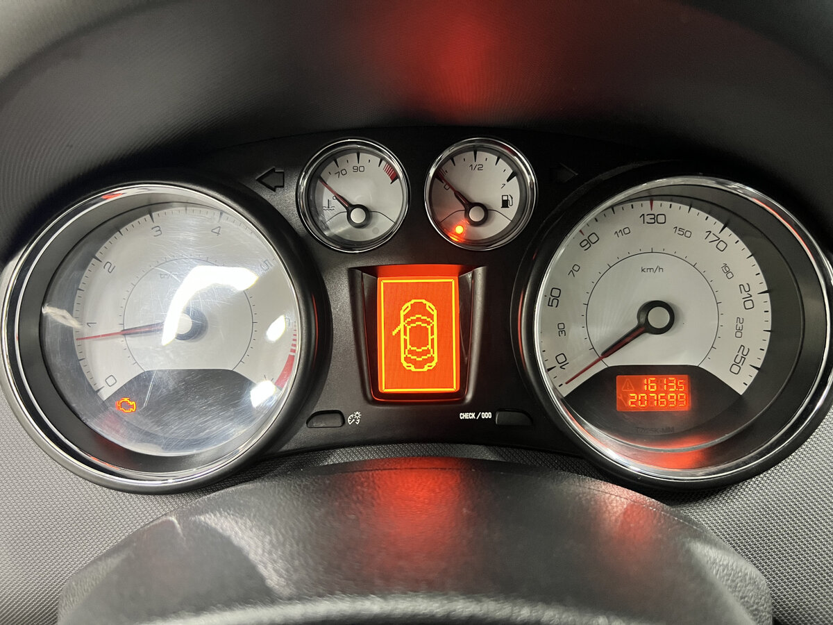 Пежо 308 б/у, 2012, Механическая. Фото: #12